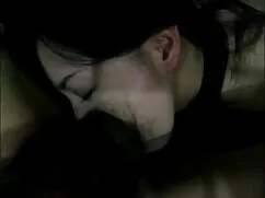 男は彼の友人の嫌いな人を舐め、その後彼の ...