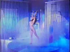 オナニーのため人の前で女の子のパンティー ...
