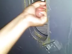 椅子の上で一人でホットタイツ。 女 同士 ...