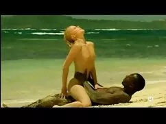アジアのティーンとともに長い足hitによ ...