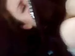 長いひげを持つ男は、バルコニーの美しさを ...