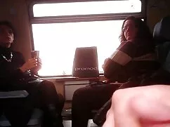 寝室でブロンドを愛する。 キス 動画 女 ...