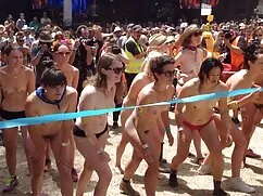 ビッチ、赤いポニーテールのセックスはハゲ ...