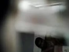 女の子のガールフレンドが膣内に大きなペニ ...