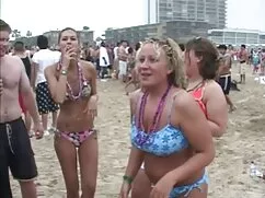 の幅のないパンティー中性別のベッド セッ ...