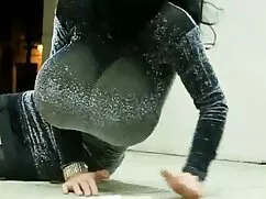 十代の女の子鋳造ディックでフロントのカメ ...