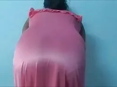 男はバスルームで二人の女の子をクソしてい ...