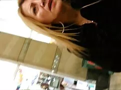 黒人女性は、ドライバーにblowjob  ...