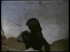 十代の女の子masturbatesベッド ...